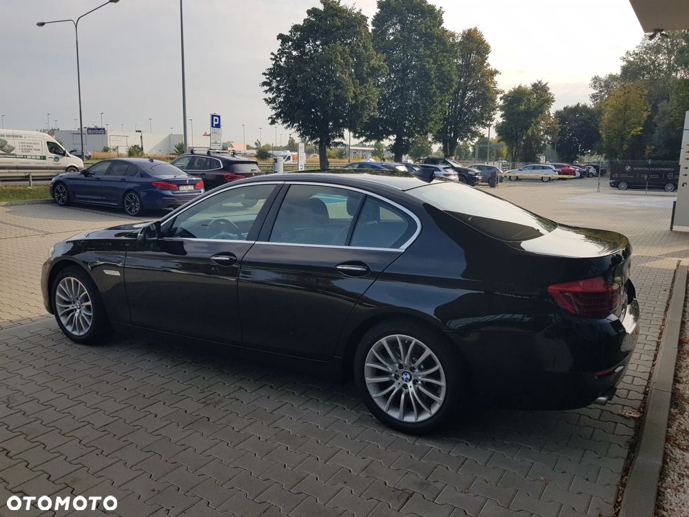 BMW Seria 5 528i xDrive - 14