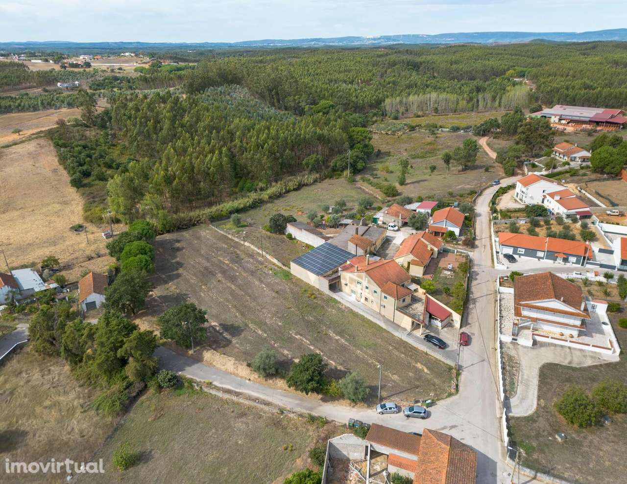 Terreno com projeto aprovado para moradia e anexos com piscina de arei - Grande imagem: 2/15