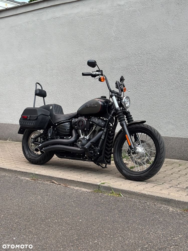 Harley-Davidson Softail Street Bob - 1
