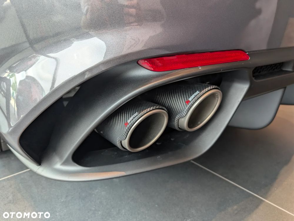 Alfa Romeo Giulia - 5