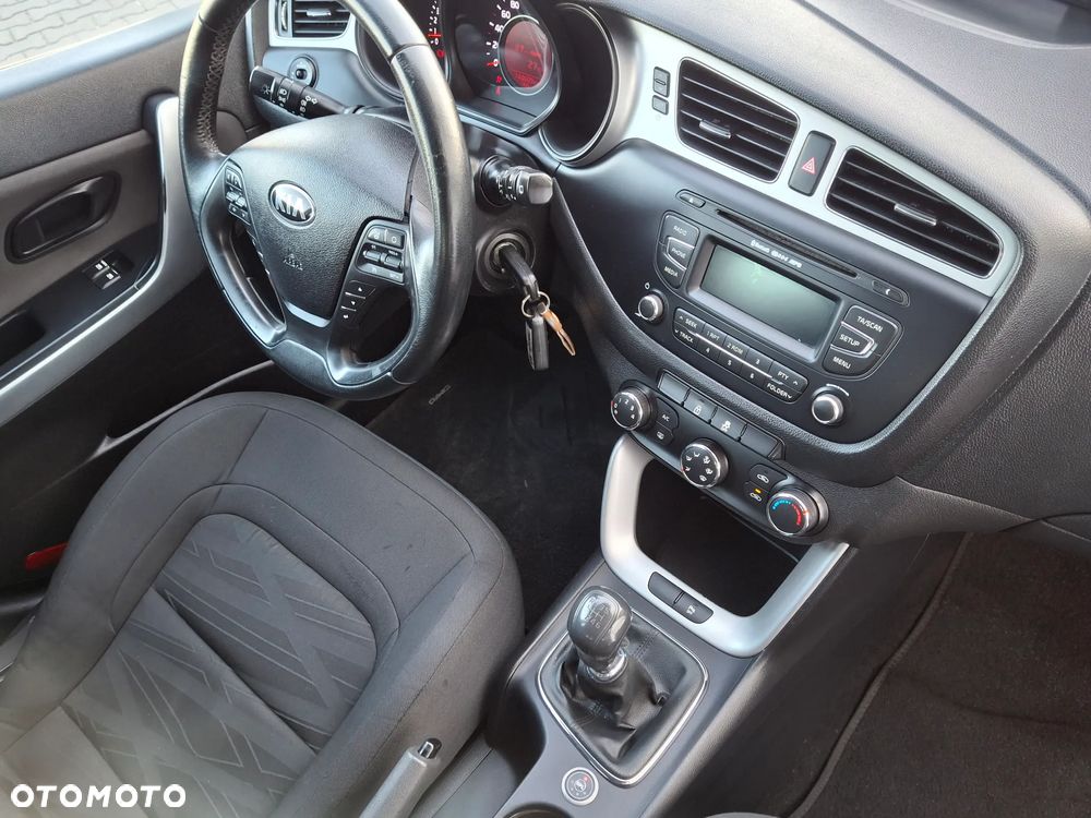 Kia Ceed 1.4 CVVT Dream Team Edition - 25