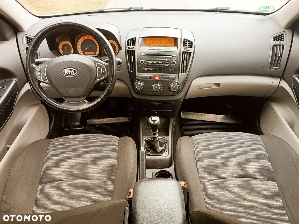 Kia Ceed 1.6 CVVT LX - 23