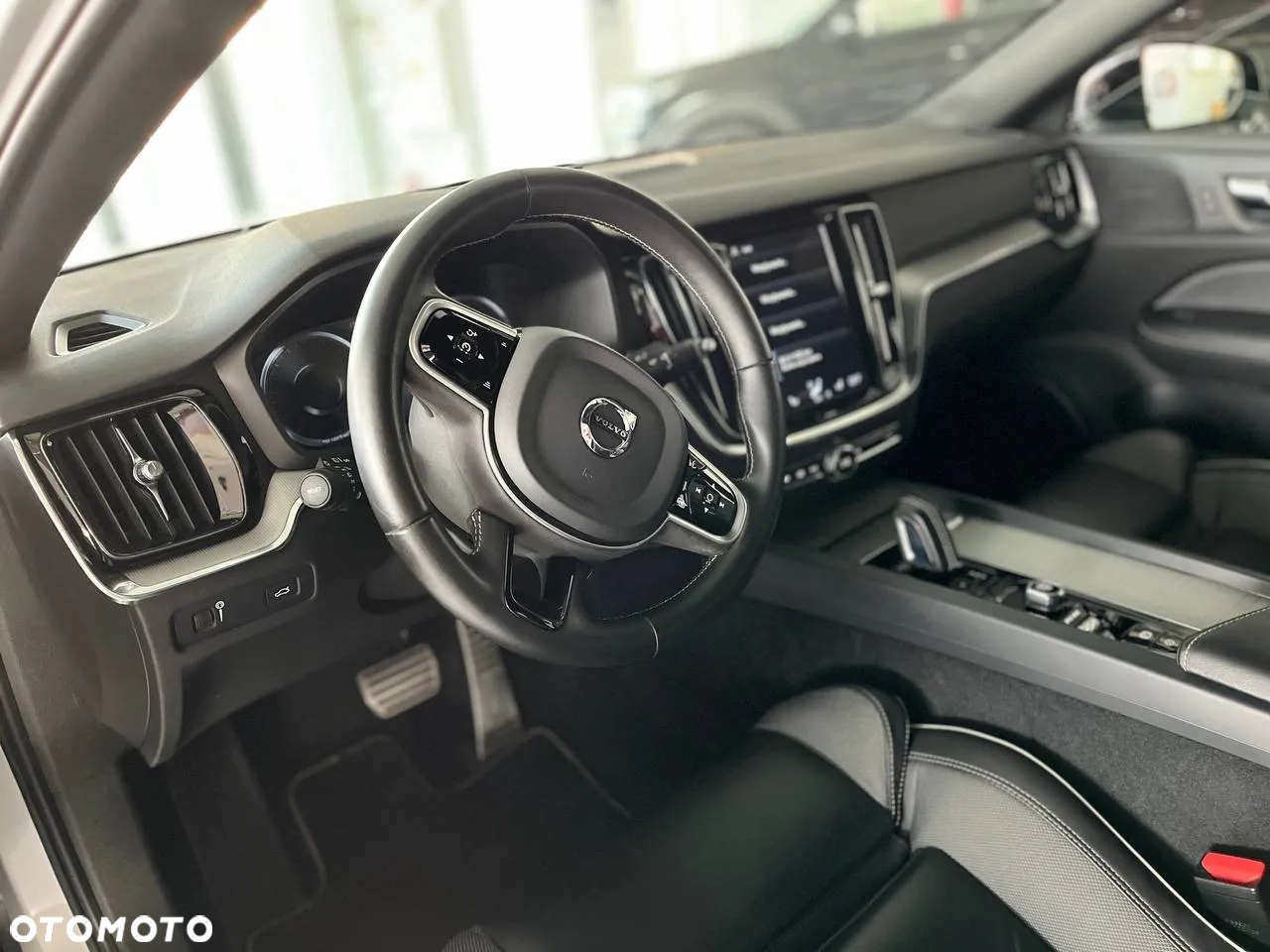 Volvo S60 B4 B R-Design - 4