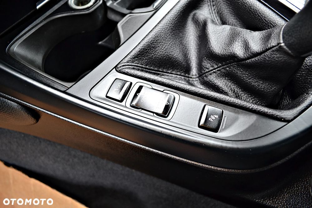 BMW Seria 1 120d xDrive Sport Line - 37