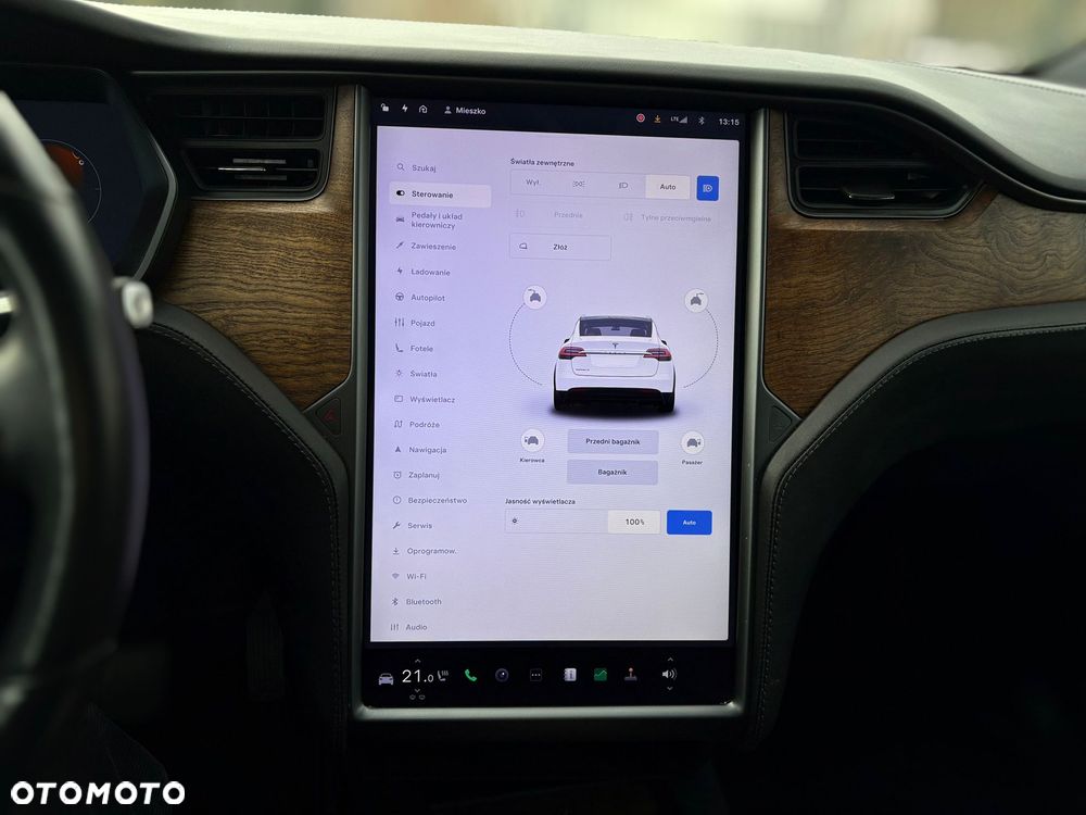 Tesla Model X - 21