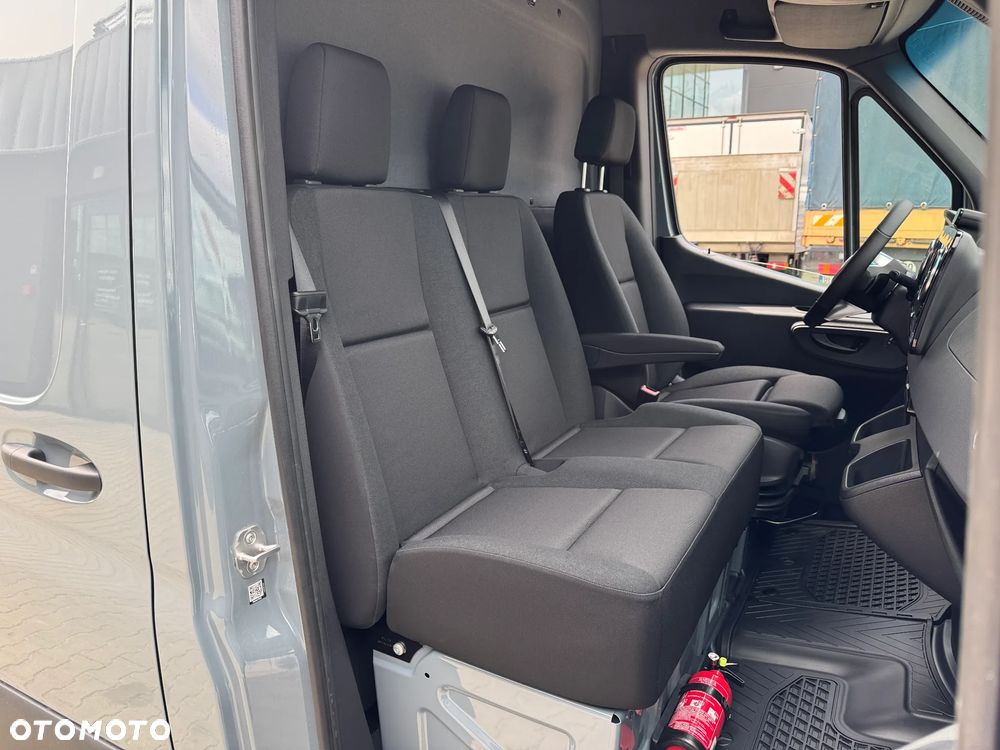 Mercedes-Benz Sprinter - 23