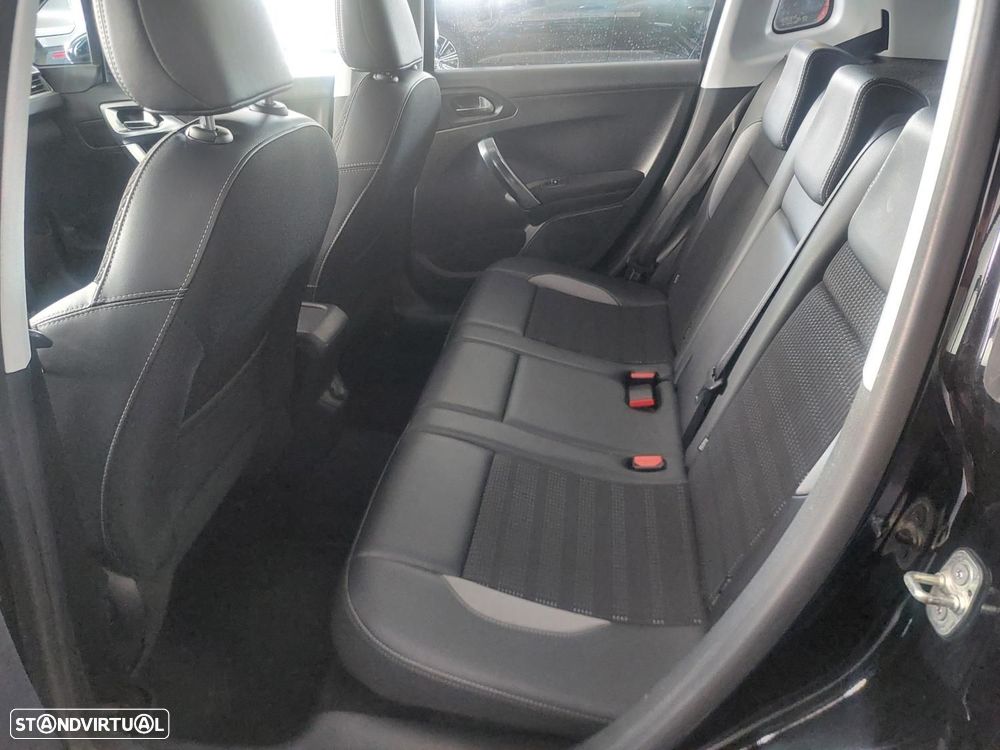 Peugeot 2008 1.2 PureTech Allure - 15