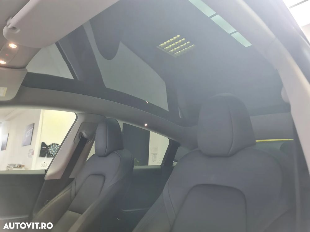 Tesla Model Y AWD Long Range - 14