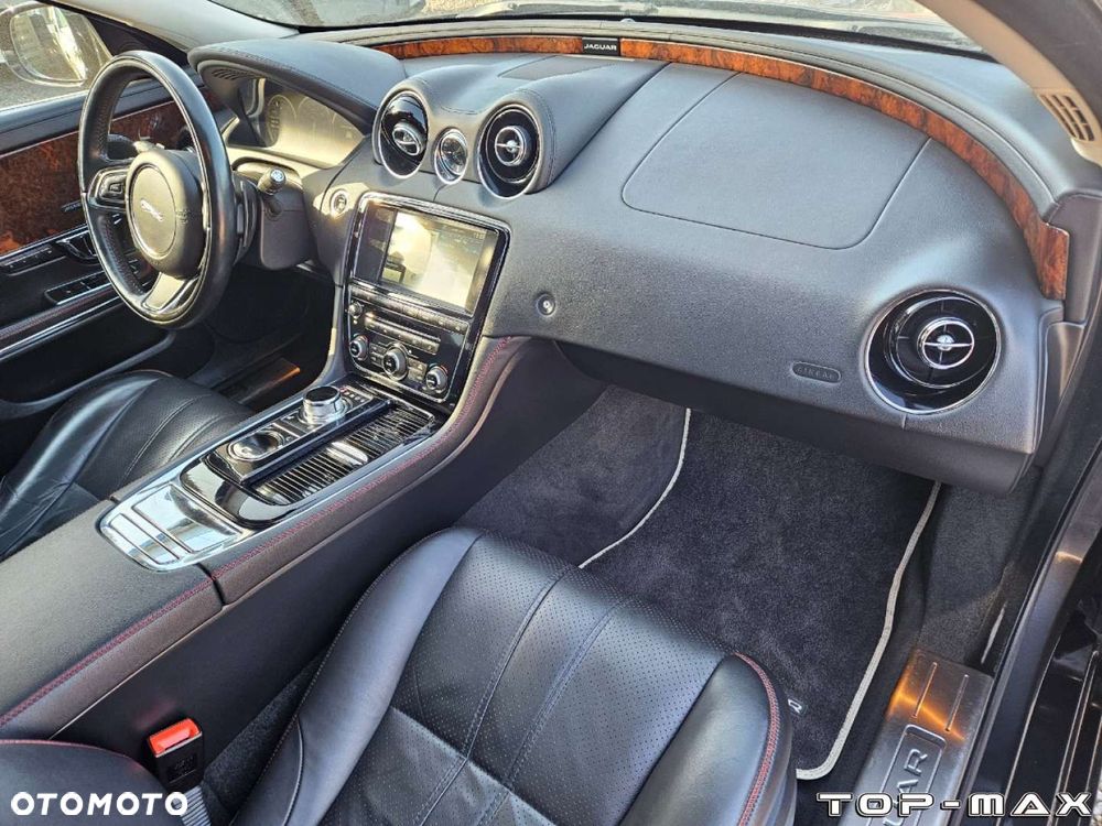 Jaguar XJ - 17