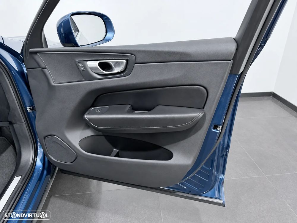 Volvo XC 60 2.0 B4 Momentum - 38