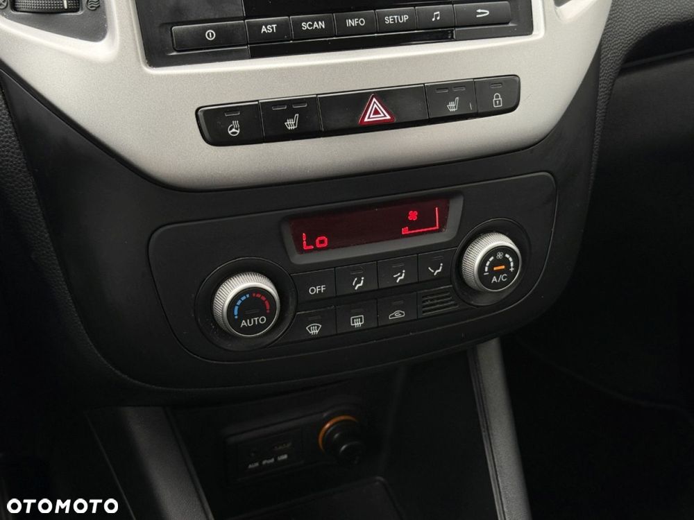 Kia Venga 1.4 CVVT UEFA EURO 2016 - 27