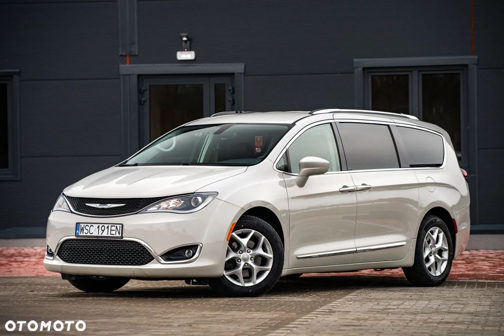 Chrysler Pacifica - 3
