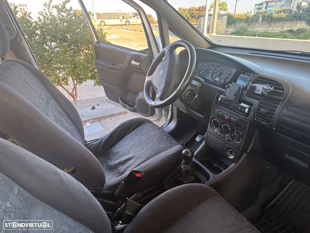 Opel Zafira 2.0 DTi - 26