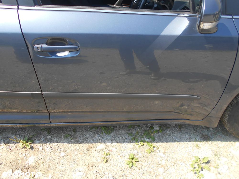 TOYOTA AVENSIS  T27 2009-2012R 2012R KOMBI KOD LAKIERU 8U5 1.8 VVT-I BENZYNA  A2ZR-T12U  108KW 146 KM SILNIK SKRZYNIA  BIEGOW EC60 BLOTNIK DZWI MASKA KLAPA ZAWIESZENIE LAMPY  ROLETA  HAK ZDERZA CZUJNIKI PDC GRILL PODSUFITKA - 18