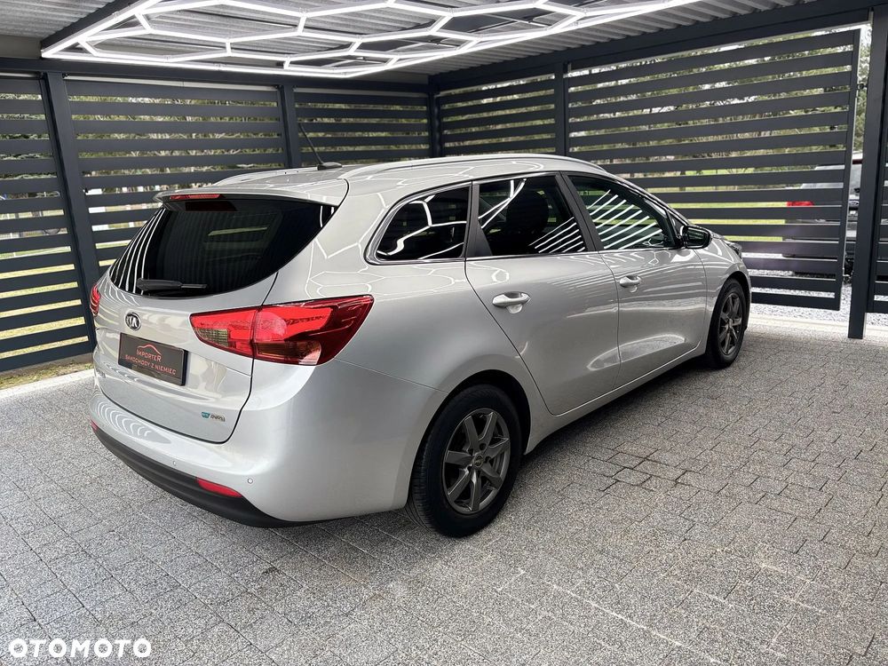 Kia Ceed 1.6 GDI Dream Team Edition - 13