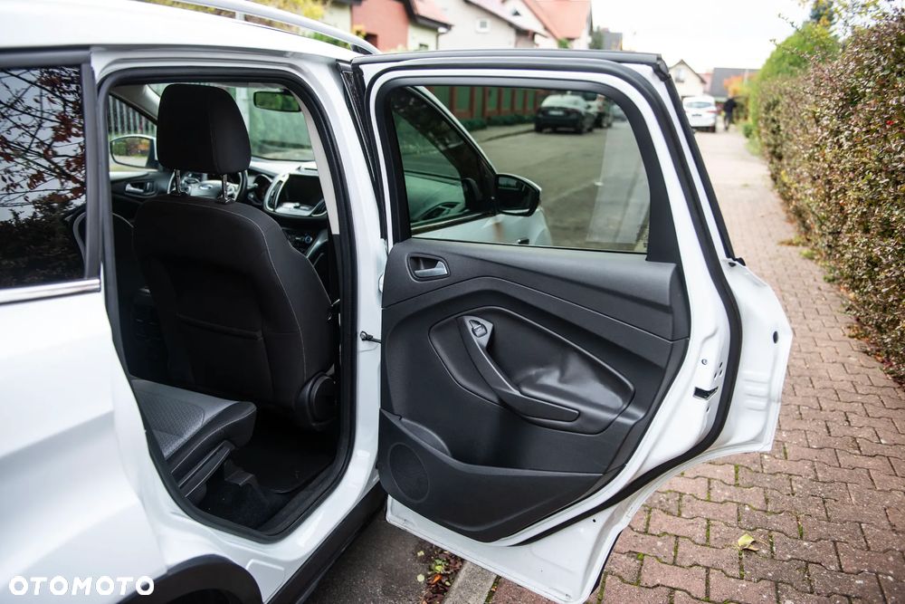 Ford Kuga 2.0 TDCi 2x4 Titanium - 23