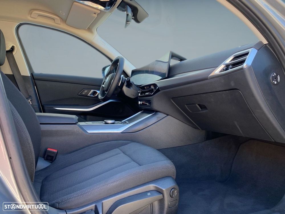 BMW 330 e Auto - 18