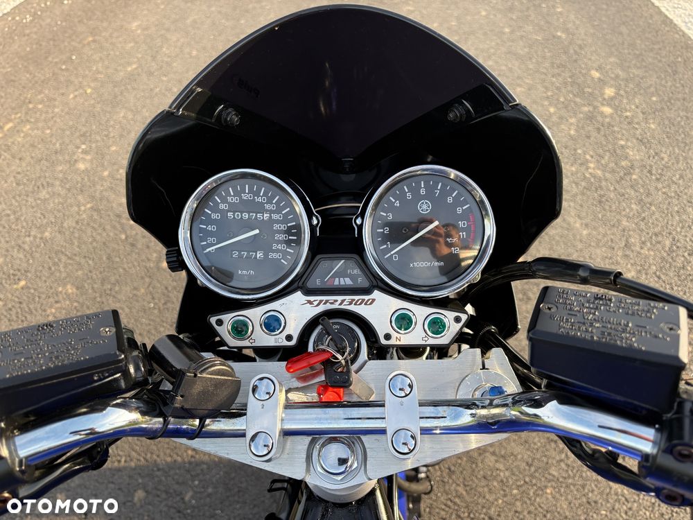 Yamaha XJR - 32