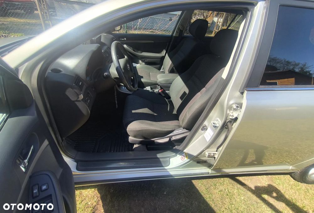 Toyota Avensis 1.8 VVT-i Automatik Sol - 12