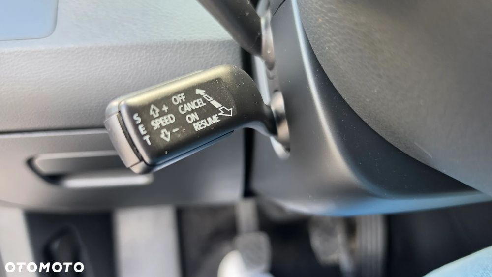 Volkswagen Passat 2.0 Blue TDI SCR Comfortline - 23