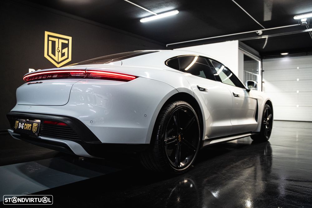 Porsche Taycan Turbo - 27