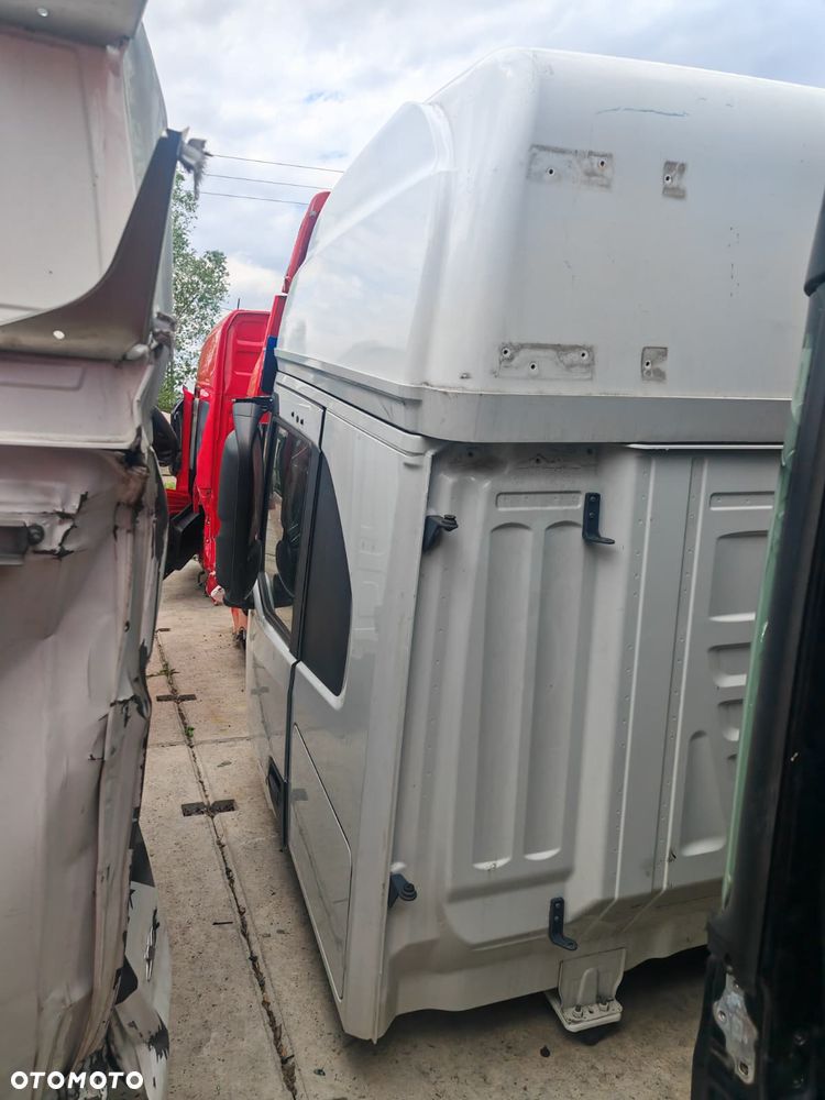 ĆWIARTKA LEWA KABINA IVECO S WAY EURO 6 - 1