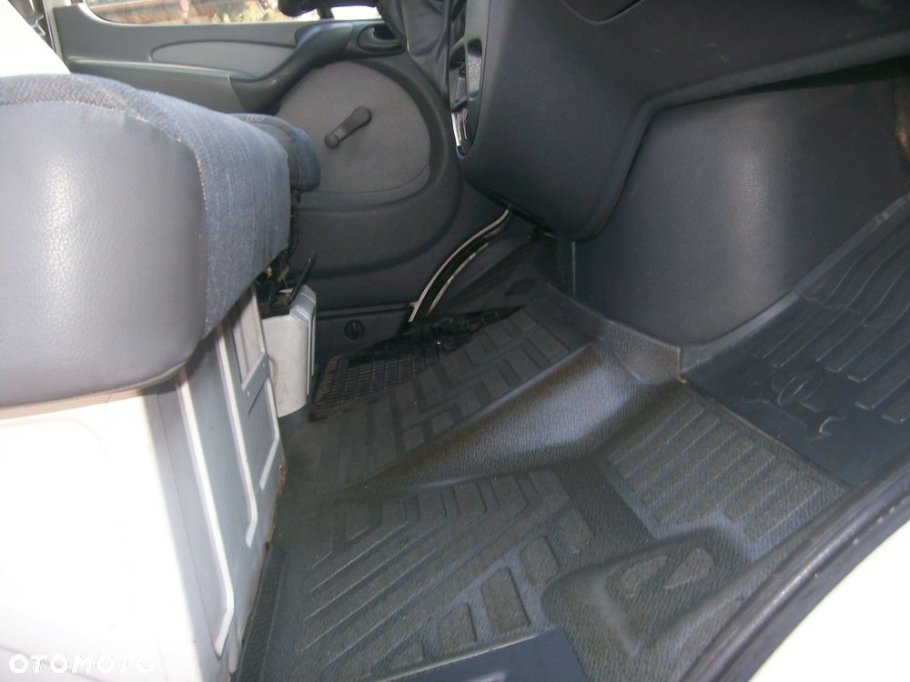 Mercedes-Benz Sprinter - 13