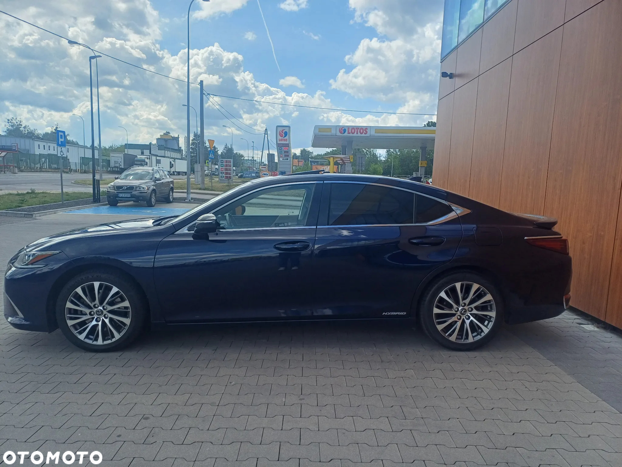 Lexus ES 300h Business Edition + - 12