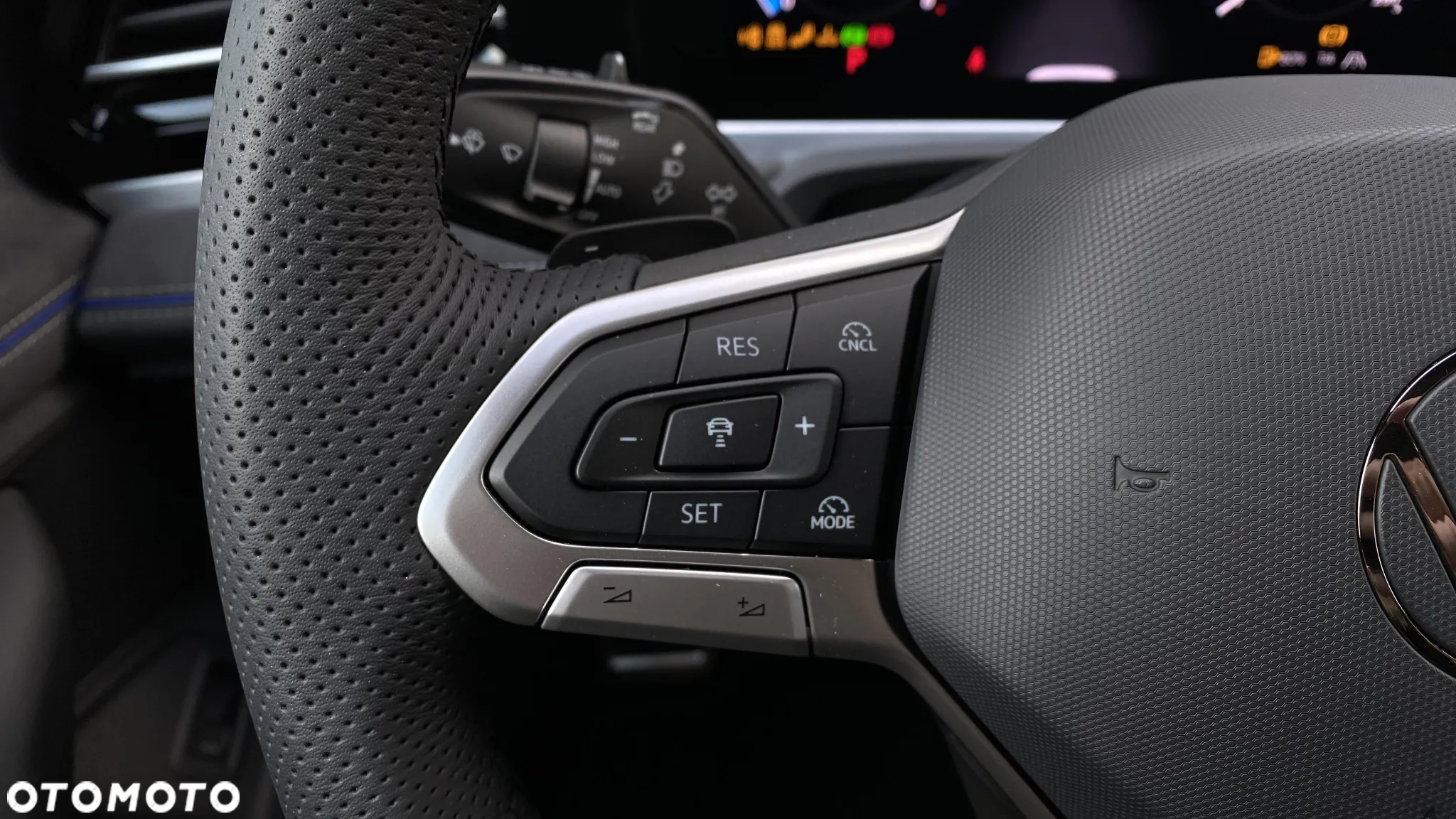 Volkswagen Passat 2.0 TSI R-Line Plus DSG - 11