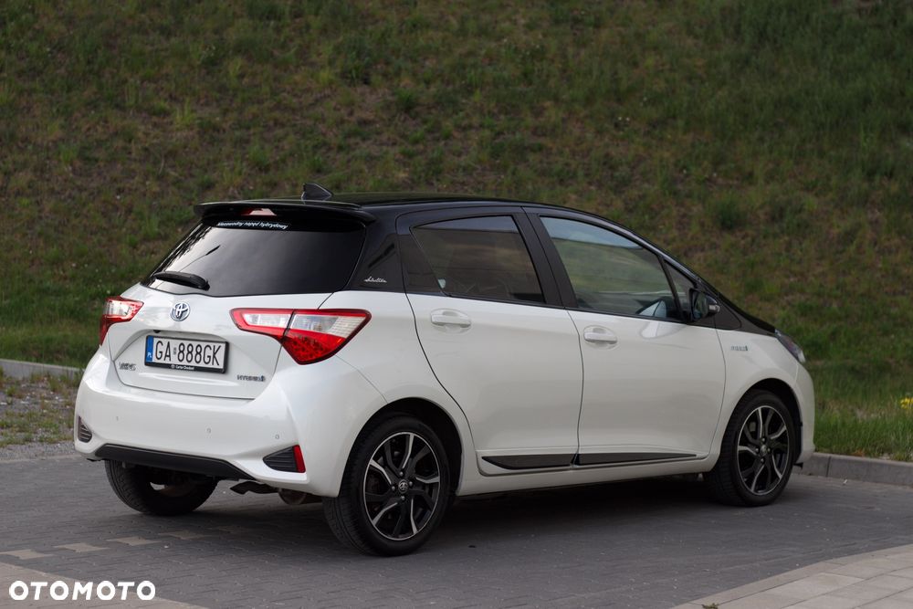 Toyota Yaris Hybrid 100 Selection Pure - 6