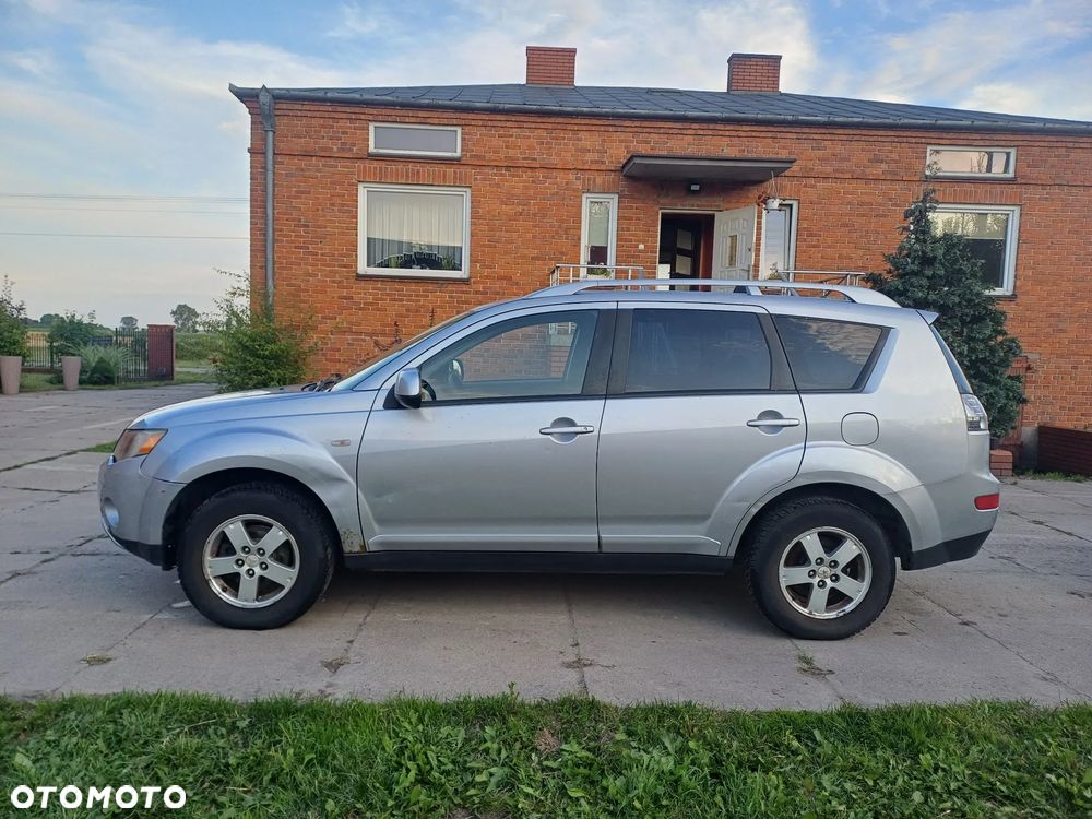 Mitsubishi Outlander 2.0 DID Instyle - 3