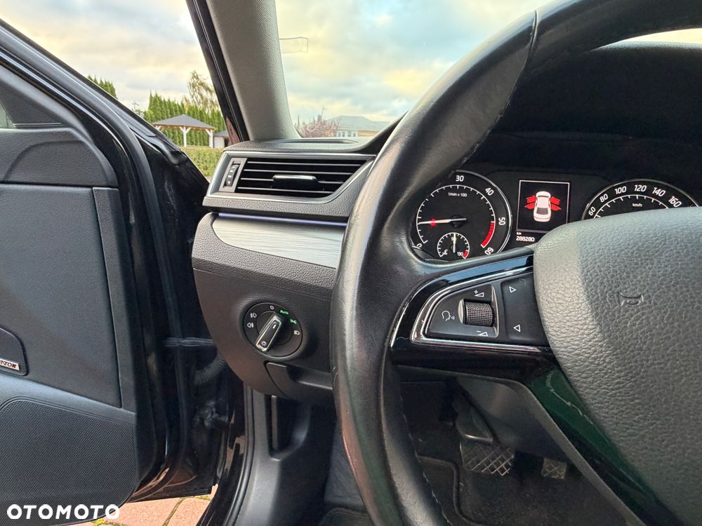 Skoda Superb 2.0 TDI DSG Sportline - 27