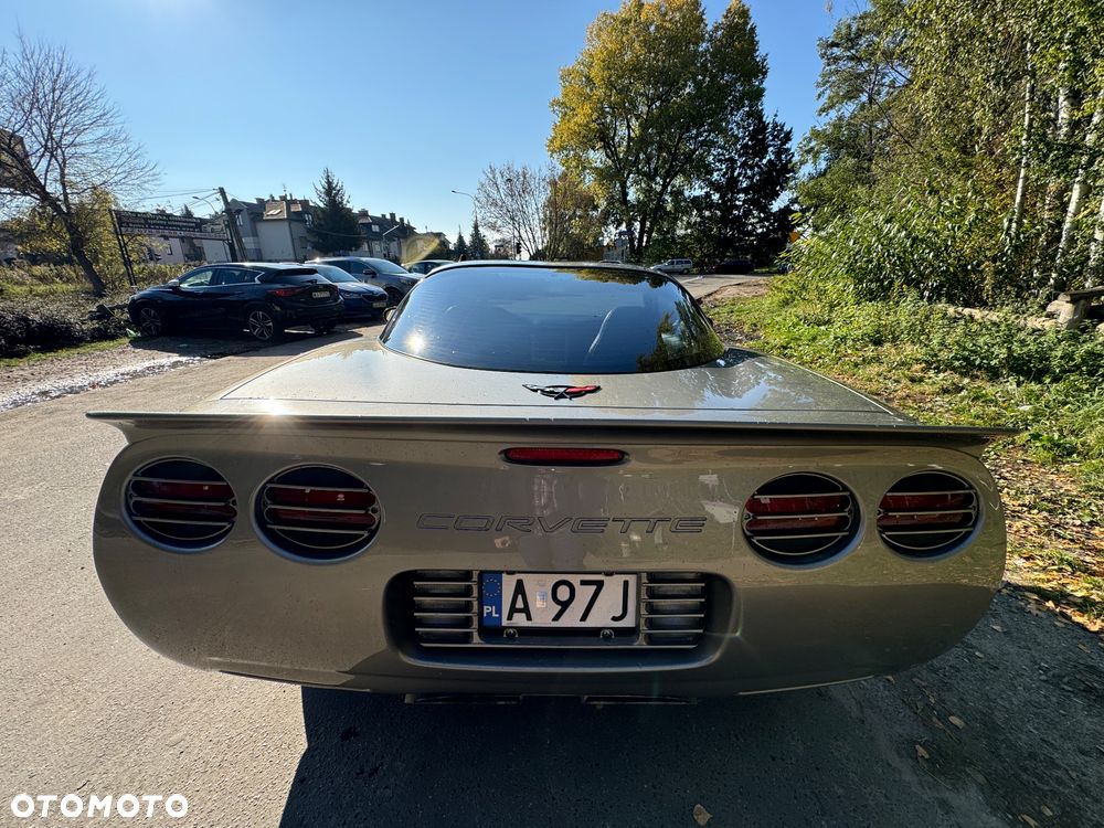 Chevrolet Corvette - 25