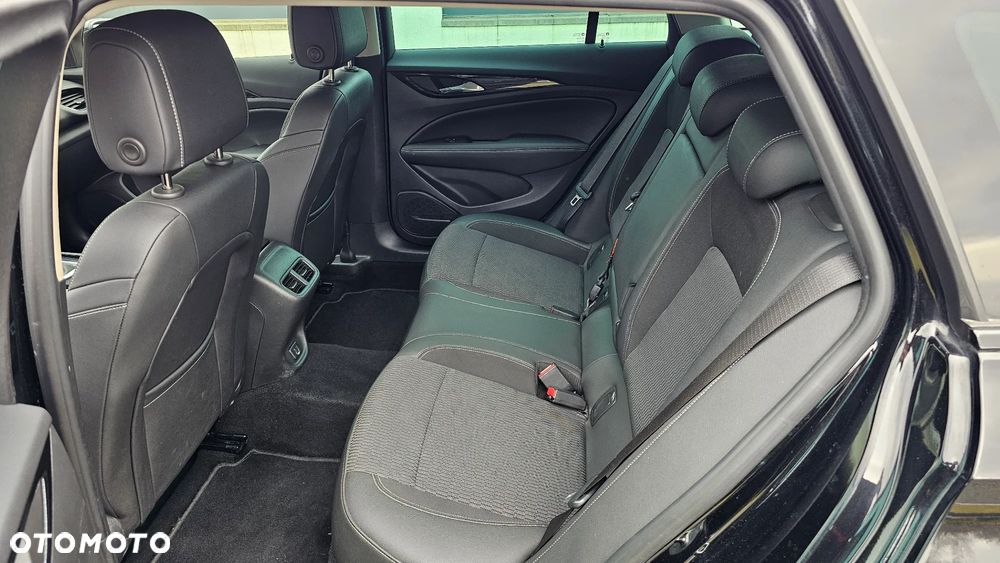 Opel Insignia 1.6 T Exclusive S&S - 11