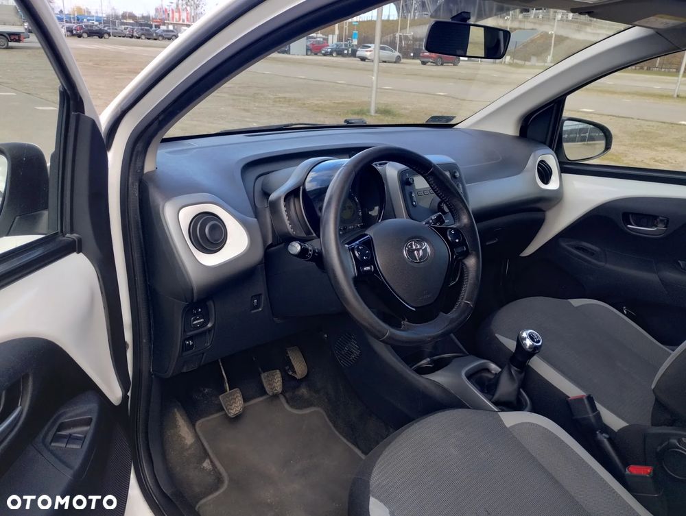 Toyota Aygo x-play - 8