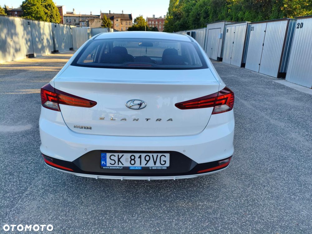 Hyundai Elantra 1.6 Classic Plus - 11