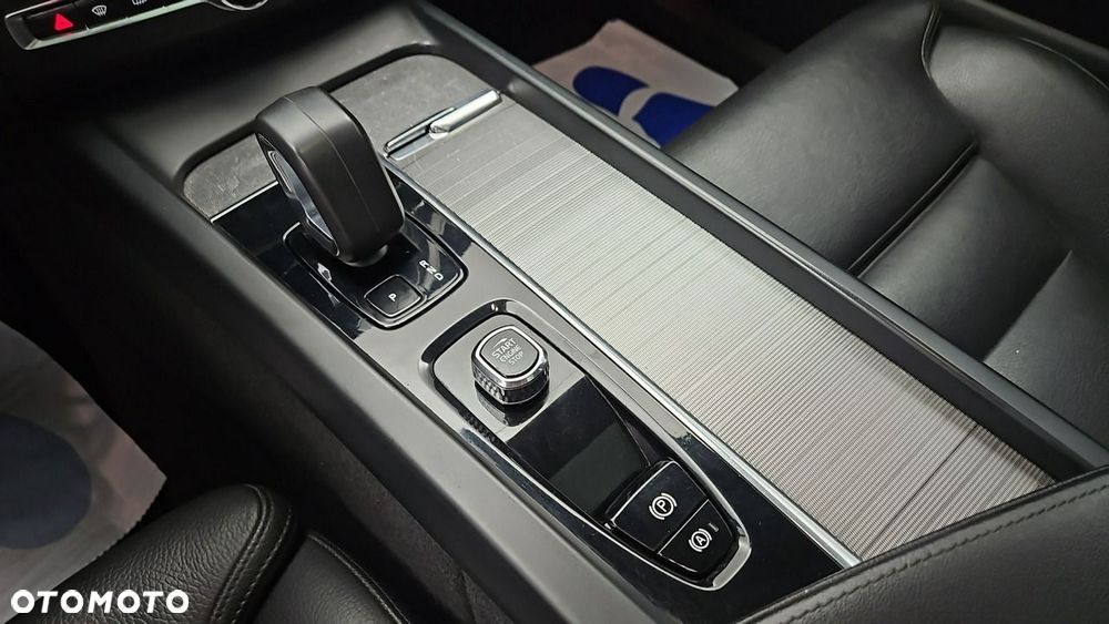 Volvo XC 60 T6 Plug-In Hybrid AWD Plus Bright - 18