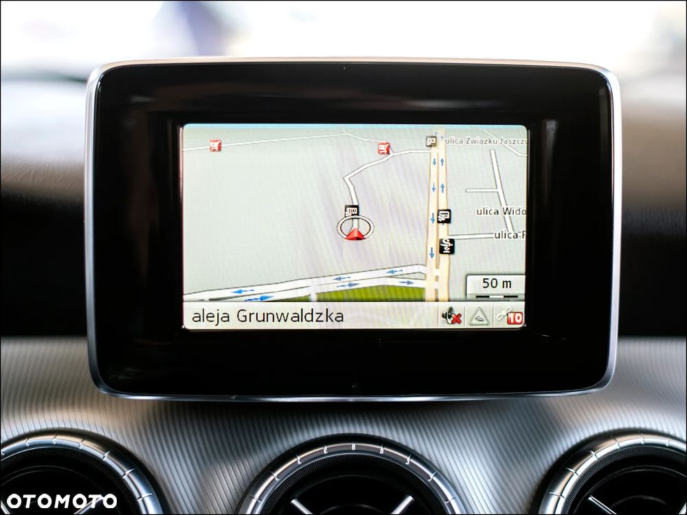 Mercedes-Benz CLA 180 7G-DCT Urban - 23