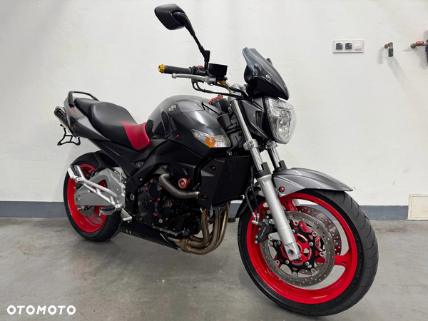 Suzuki GSR