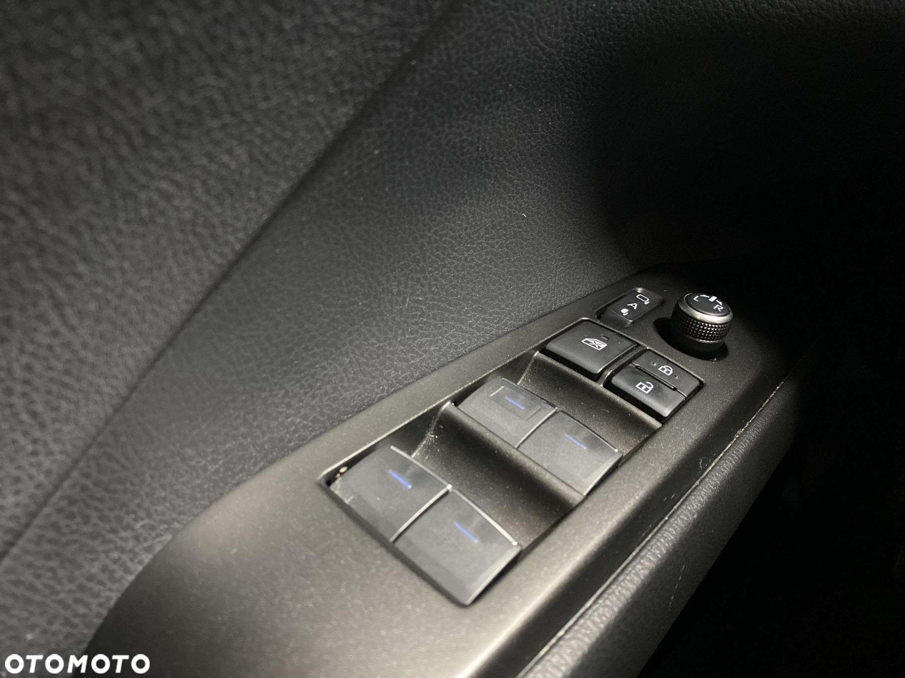 Toyota Camry 2.5 Hybrid Executive CVT - 21