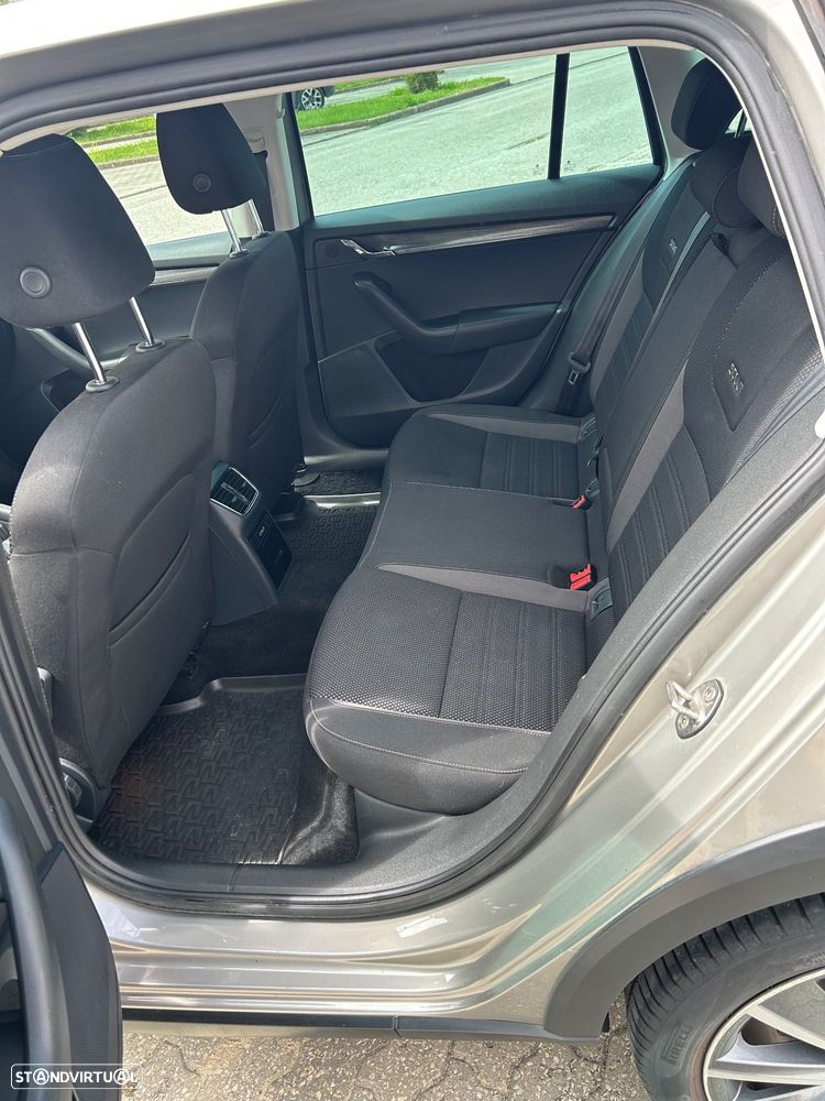 Skoda Octavia Break 2.0 TDI Scout 4x4 - 6