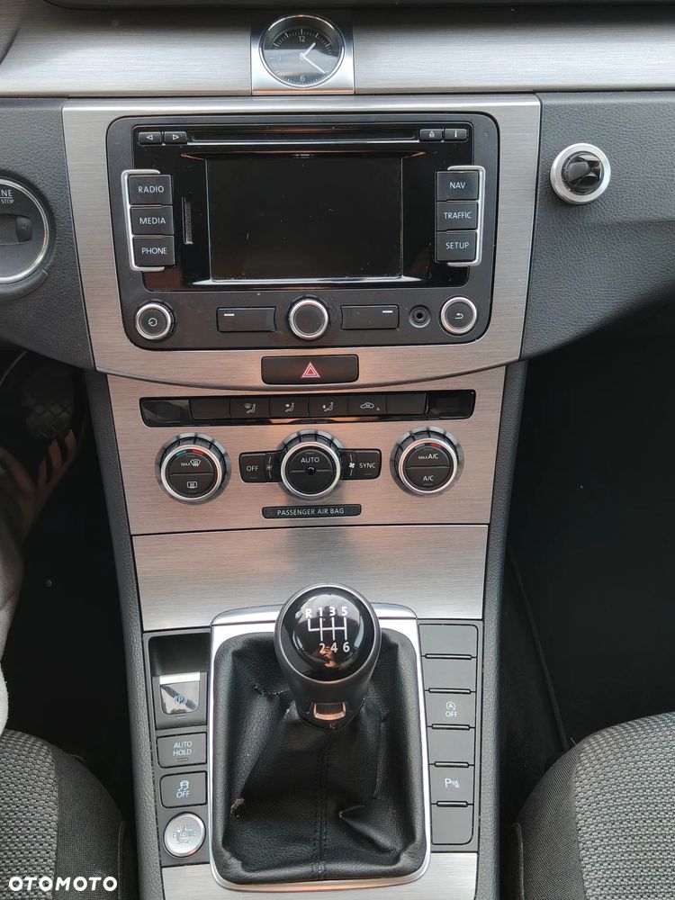 Volkswagen Passat 2.0 TDI Comfortline - 19