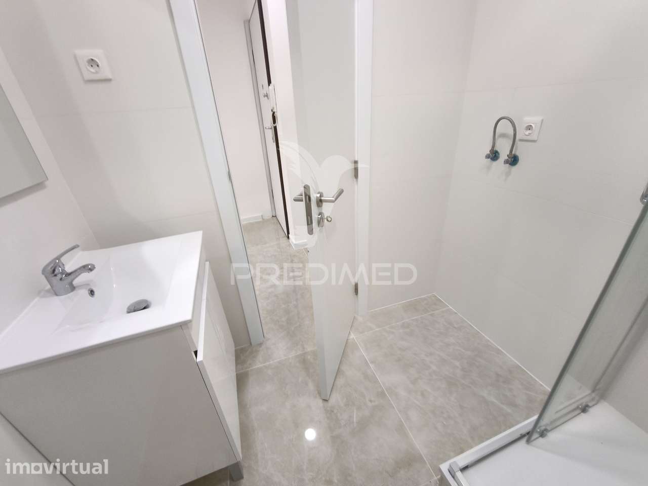 Apartamento T1 com Terraço de 50m2-Remodelado - Grande imagem: 5/9