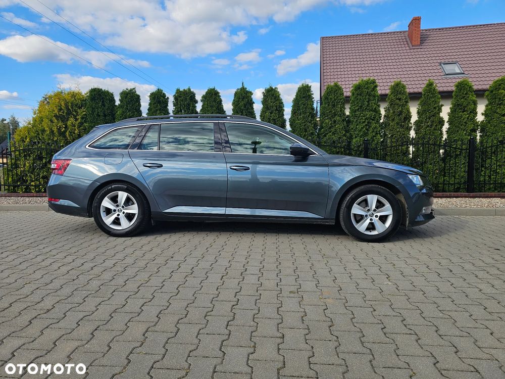 Skoda Superb 2.0 TDI Premium Edition - 6