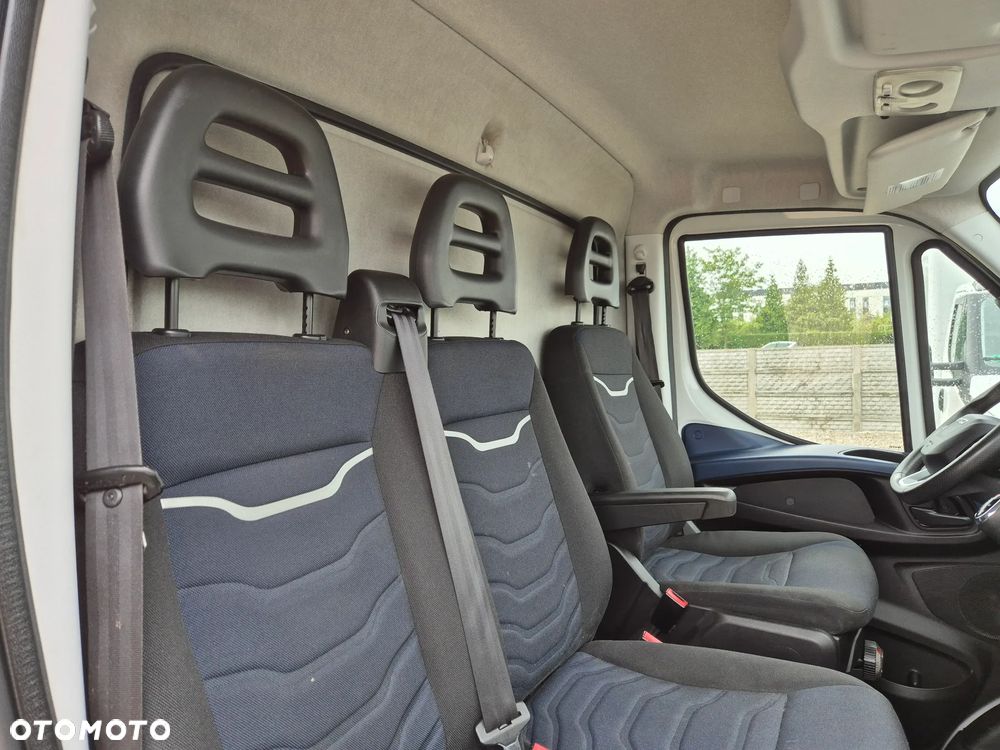 Iveco Daily 35S14 2.3 HPi Hi-Matic, kontener 8PAL, klima - 17