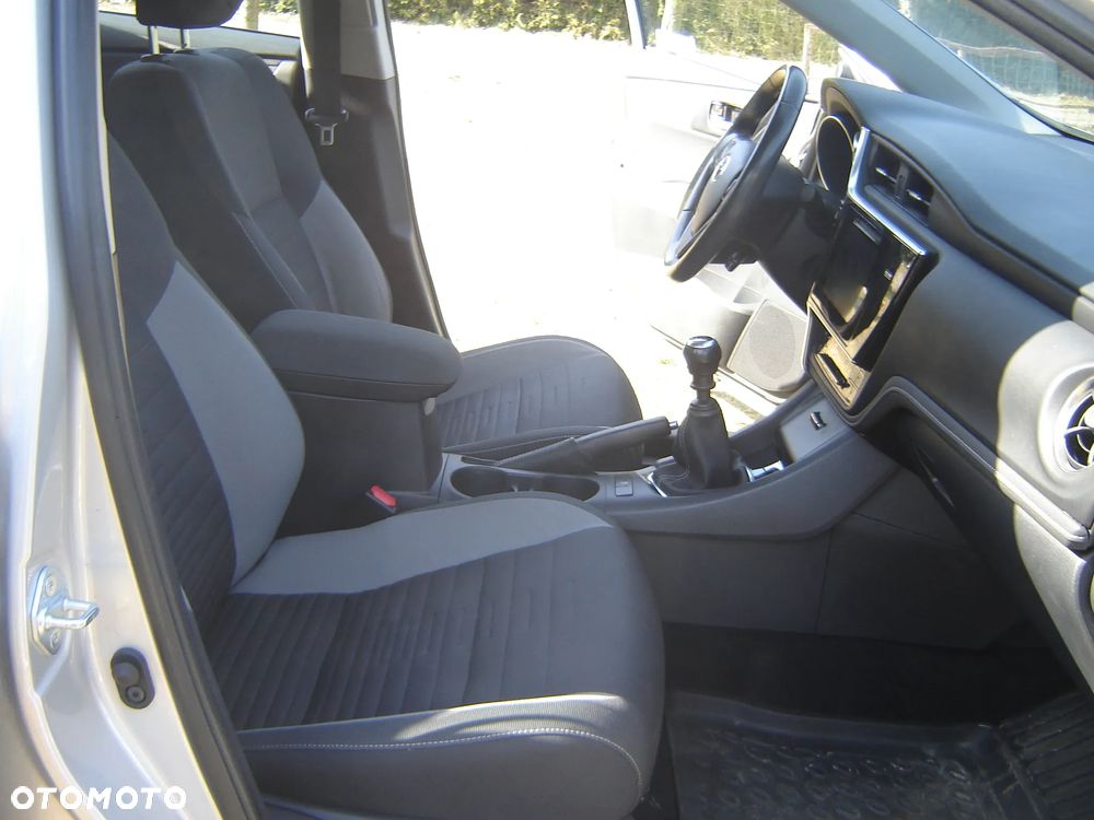 Toyota Auris 1.6 Premium - 26