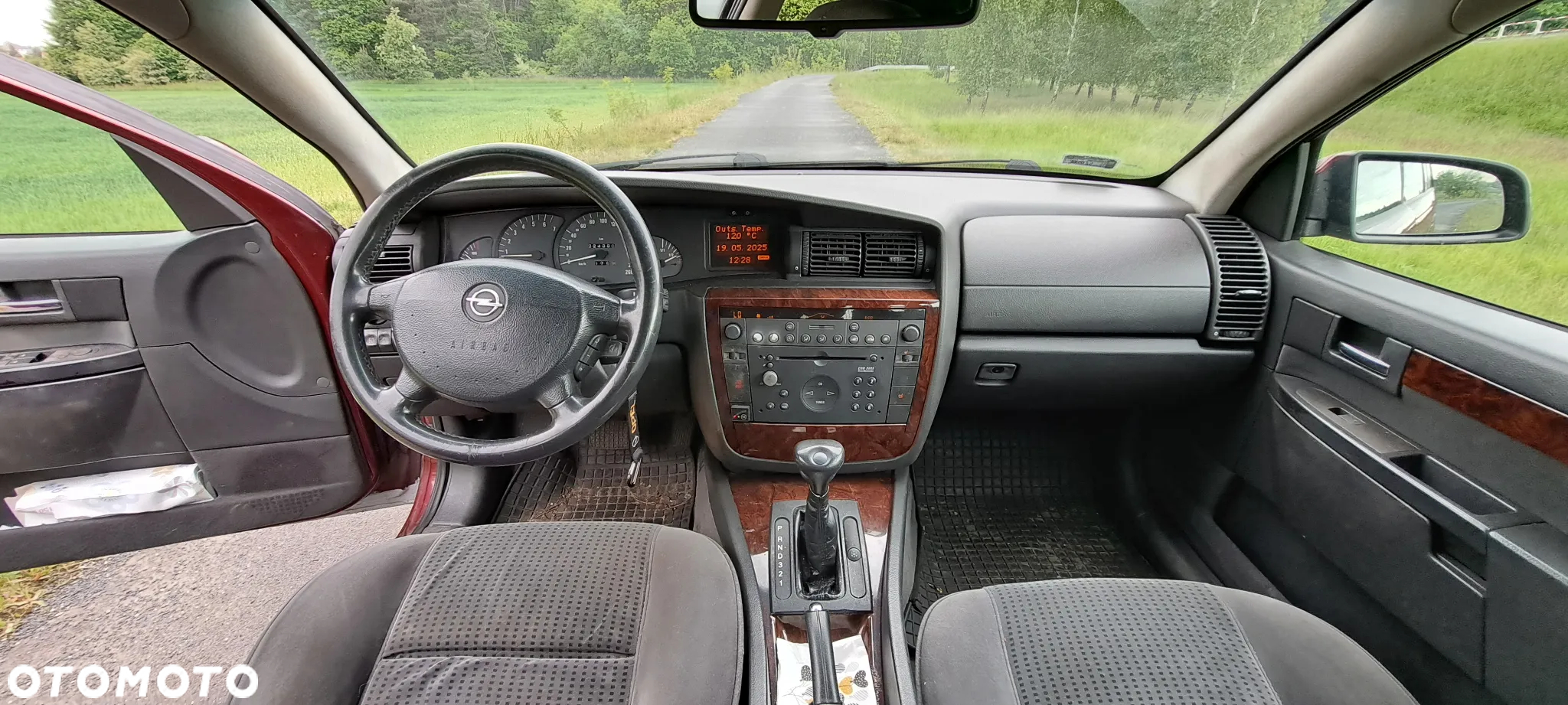 Opel Omega 2.6 Elegance - 2
