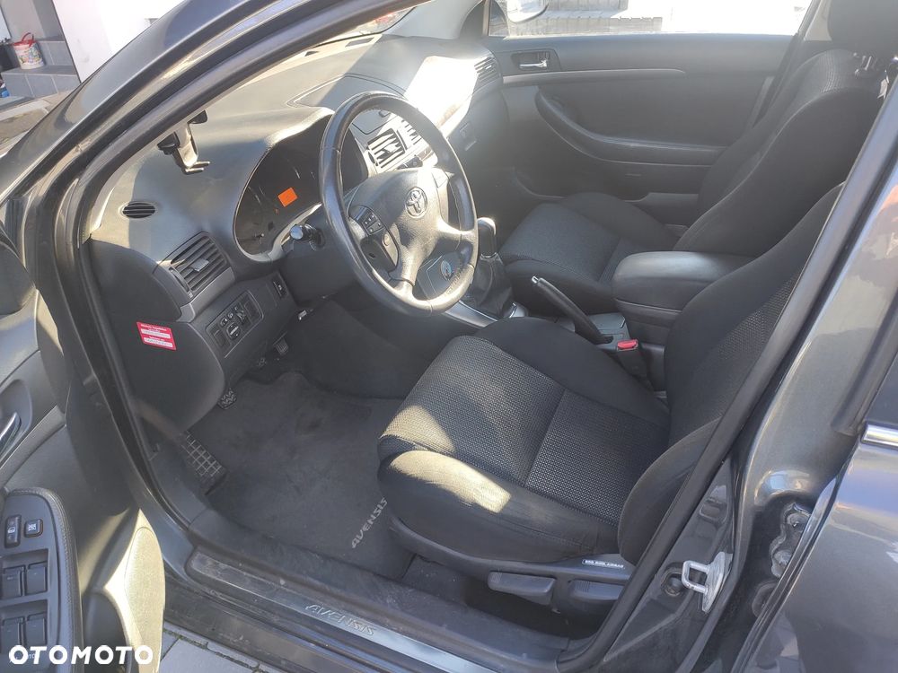 Toyota Avensis 1.8 VVT-i - 4