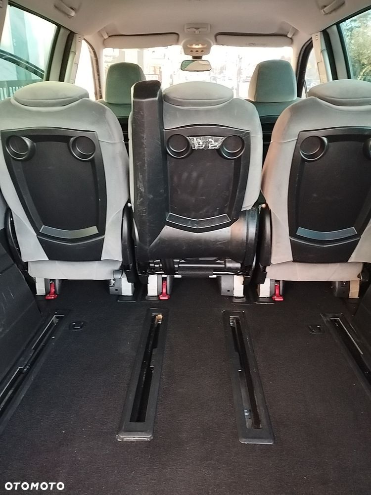 Peugeot 807 HDi 135 Family - 14