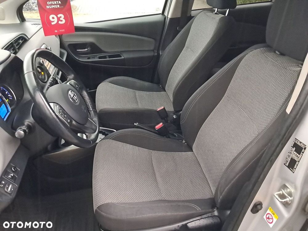 Toyota Yaris Hybrid 100 Premium - 12